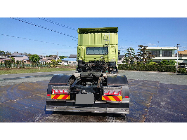 UDトラックスクオントレーラーヘッド（トラクターヘッド）大型（10t）[写真04]