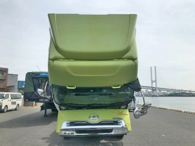 UDトラックスクオントレーラーヘッド（トラクターヘッド）大型（10t）[写真06]