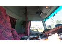 UDトラックスクオントレーラーヘッド（トラクターヘッド）大型（10t）[写真08]