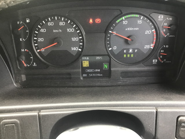 三菱ふそうスーパーグレートアルミウイング大型（10t）[写真24]