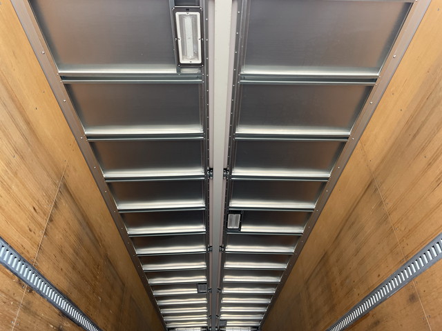 三菱ふそうスーパーグレートアルミウイング大型（10t）[写真13]