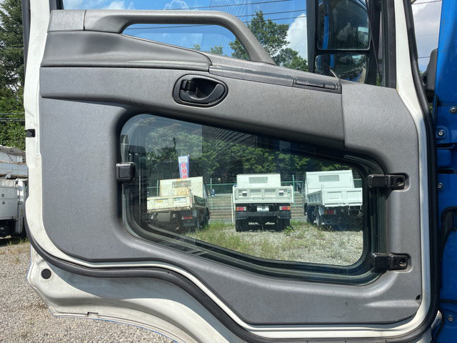三菱ふそうスーパーグレートアルミウイング大型（10t）[写真26]