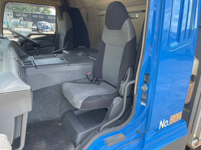 三菱ふそうスーパーグレートアルミウイング大型（10t）[写真30]