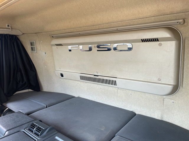 三菱ふそうスーパーグレートアルミウイング大型（10t）[写真32]