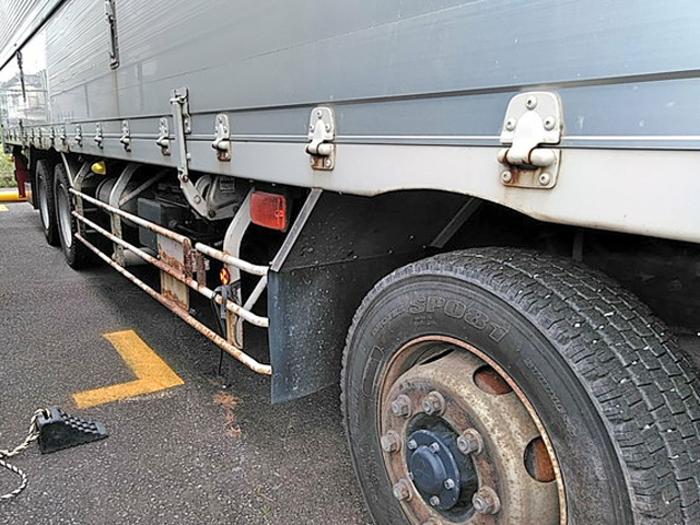 三菱ふそうスーパーグレートアルミウイング大型（10t）[写真10]