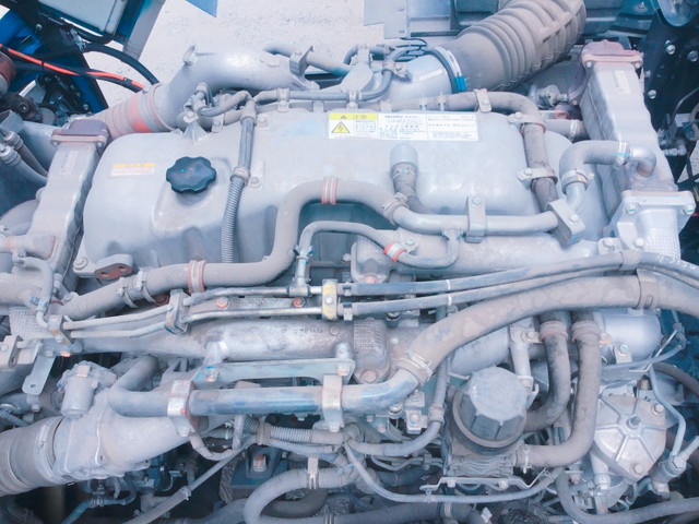 いすゞギガアルミウイング大型（10t）[写真12]