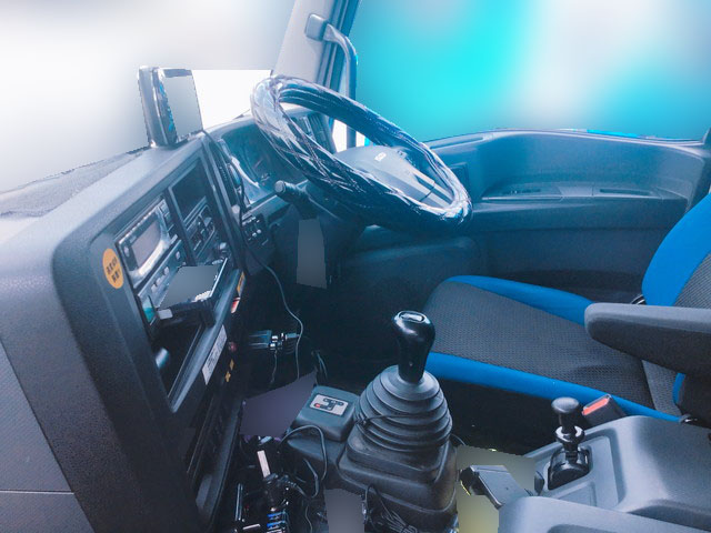 いすゞギガアルミウイング大型（10t）[写真15]