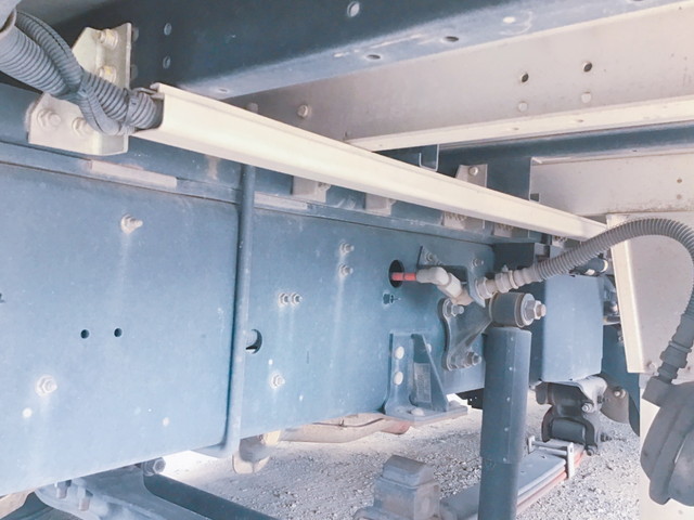 いすゞギガアルミウイング大型（10t）[写真08]