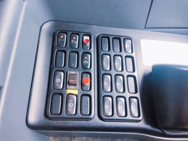 三菱ふそうスーパーグレートアルミウイング大型（10t）[写真13]