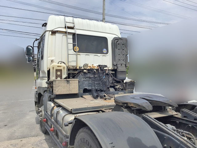 いすゞギガトレーラーヘッド（トラクターヘッド）大型（10t）[写真02]