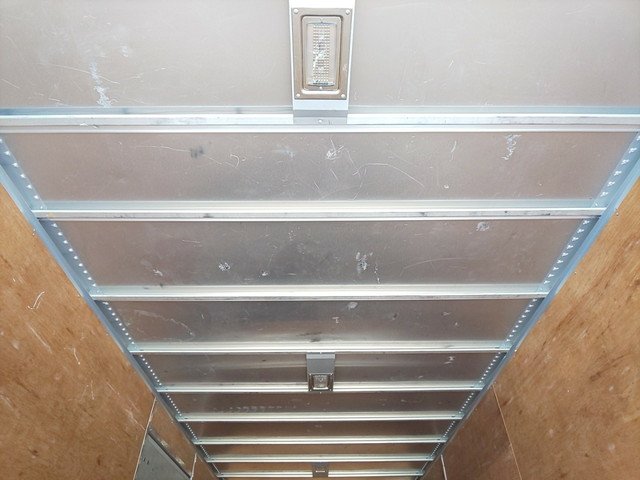 いすゞエルフアルミバン小型（2t・3t）[写真19]