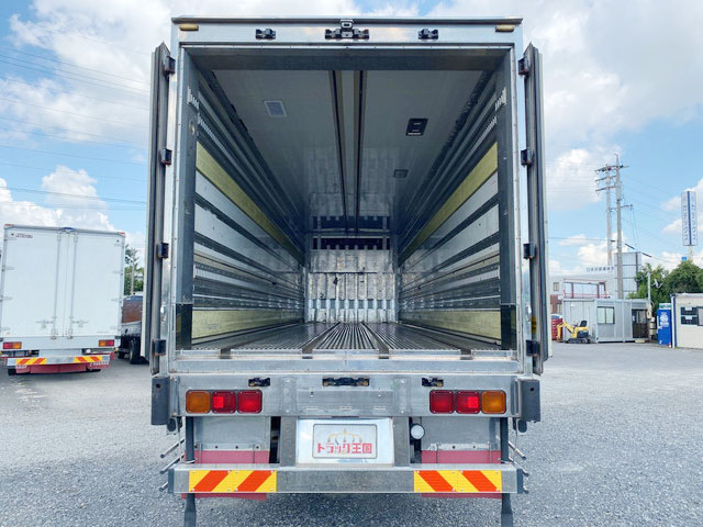 いすゞギガ冷蔵冷凍ウイング大型（10t）[写真12]