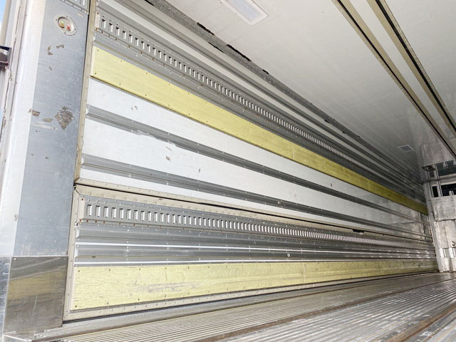 いすゞギガ冷蔵冷凍ウイング大型（10t）[写真13]