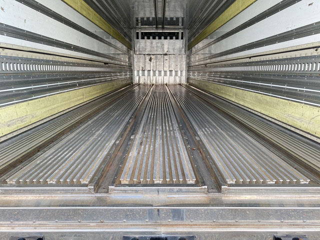 いすゞギガ冷蔵冷凍ウイング大型（10t）[写真16]