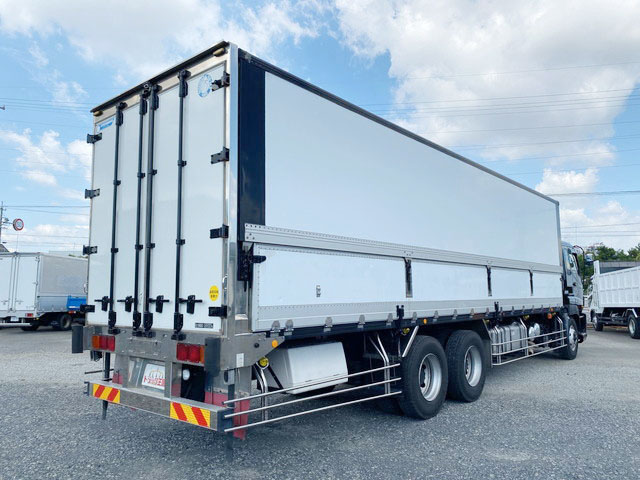 いすゞギガ冷蔵冷凍ウイング大型（10t）[写真02]