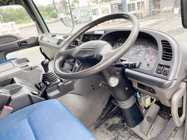 いすゞギガ冷蔵冷凍ウイング大型（10t）[写真33]