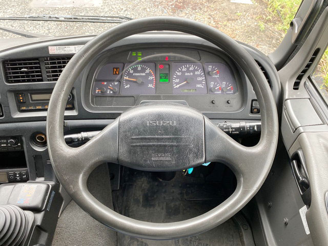 いすゞギガ冷蔵冷凍ウイング大型（10t）[写真38]