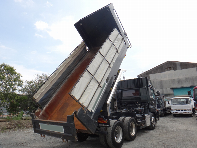 UDトラックスクオンダンプ大型（10t）[写真02]