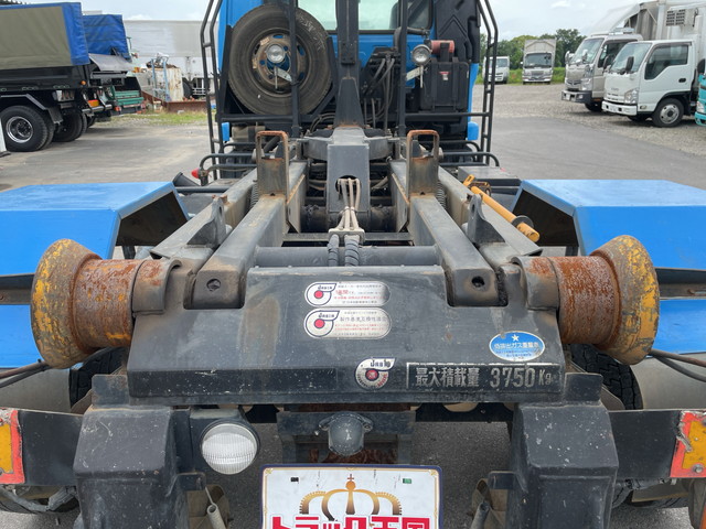 UDトラックスコンドルアームロール中型（4t）[写真12]