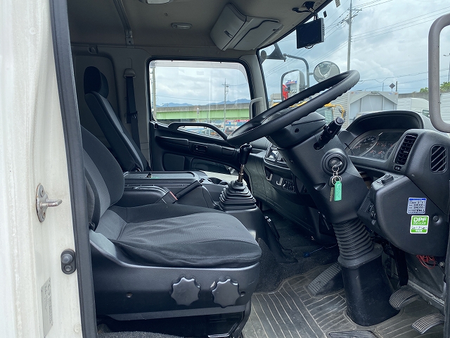 日野レンジャー冷凍車（冷蔵車）中型（4t）[写真12]