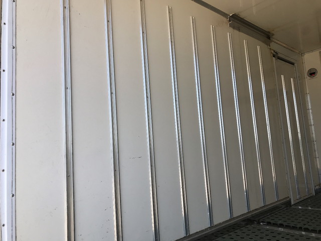 いすゞエルフ冷凍車（冷蔵車）小型（2t・3t）[写真13]