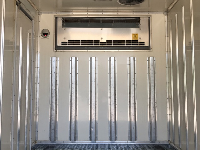 いすゞエルフ冷凍車（冷蔵車）小型（2t・3t）[写真15]