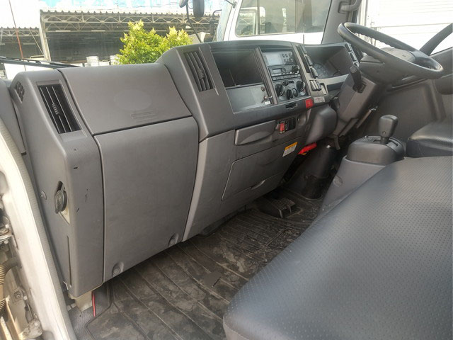 いすゞエルフ冷凍車（冷蔵車）小型（2t・3t）[写真28]