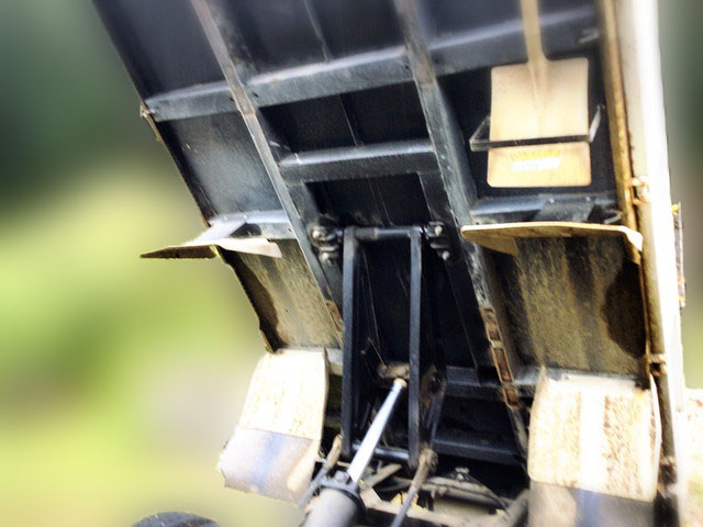 いすゞエルフダンプ小型（2t・3t）[写真13]