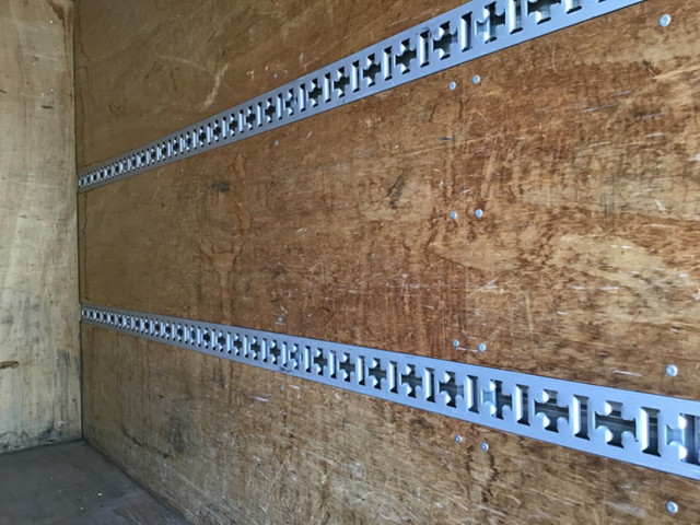 三菱ふそうキャンターアルミバン小型（2t・3t）[写真13]