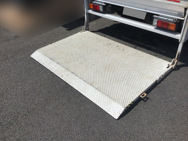 三菱ふそうキャンターアルミバン小型（2t・3t）[写真17]