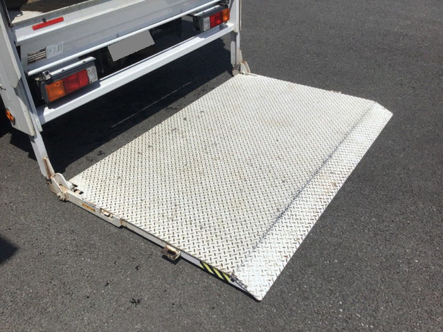 三菱ふそうキャンターアルミバン小型（2t・3t）[写真18]