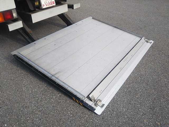 三菱ふそうキャンターアルミバン小型（2t・3t）[写真13]