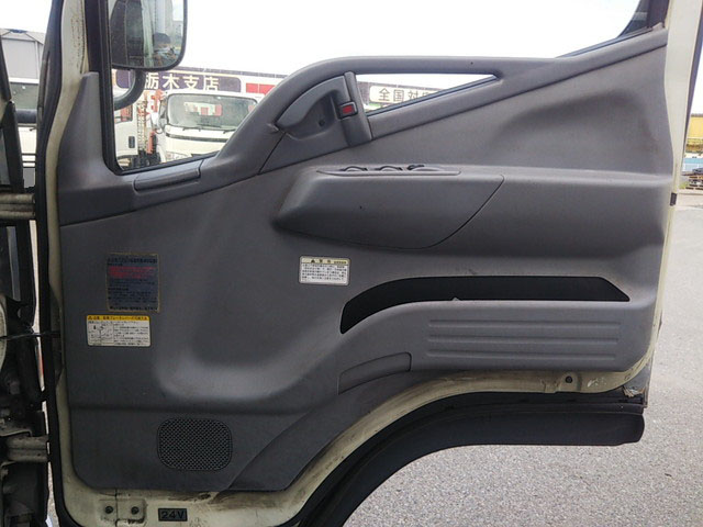三菱ふそうキャンターアルミバン小型（2t・3t）[写真27]