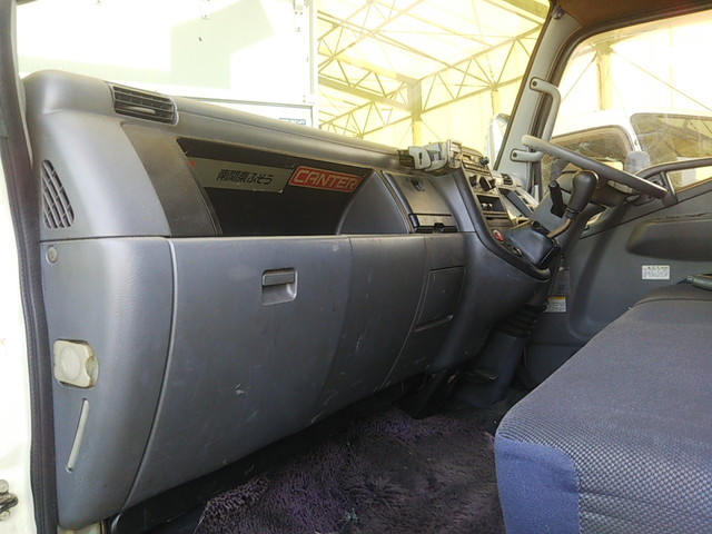 三菱ふそうキャンターアルミバン小型（2t・3t）[写真30]