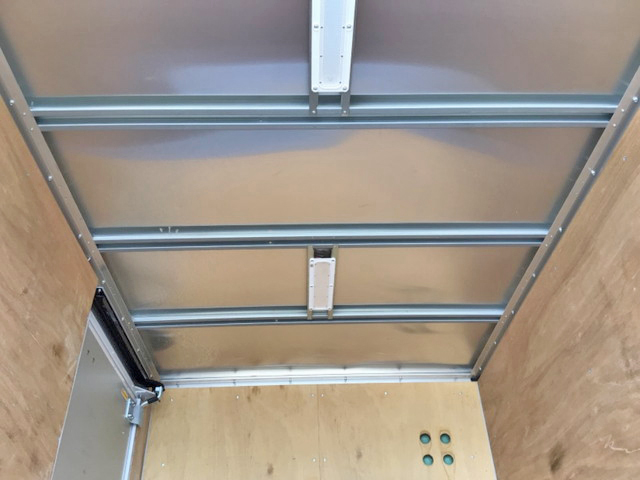 日野デュトロアルミバン小型（2t・3t）[写真08]