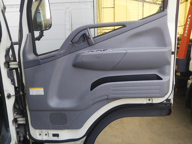 三菱ふそうキャンターアルミバン小型（2t・3t）[写真29]