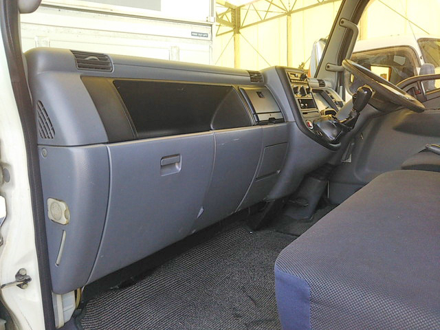 三菱ふそうキャンターアルミバン小型（2t・3t）[写真33]