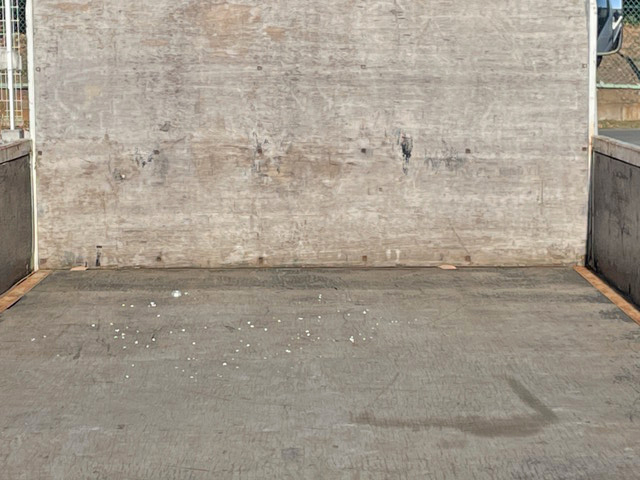 三菱ふそうキャンター平ボディ小型（2t・3t）[写真12]