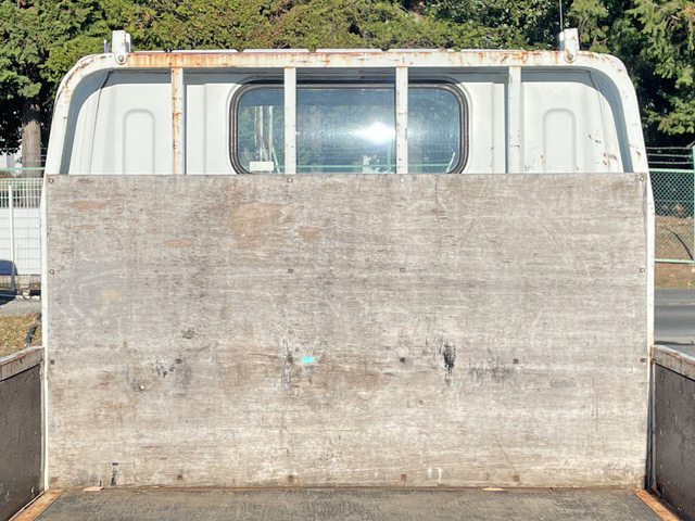 三菱ふそうキャンター平ボディ小型（2t・3t）[写真14]