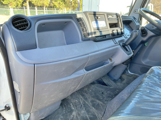 三菱ふそうキャンター平ボディ小型（2t・3t）[写真32]