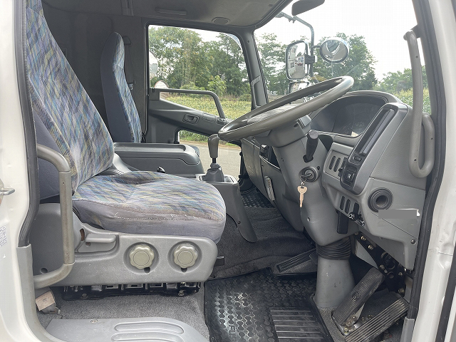 三菱ふそうファイターセルフクレーン4段増トン（6t・8t）[写真32]