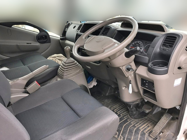 三菱ふそうキャンターガッツ平ボディ小型（2t・3t）[写真06]