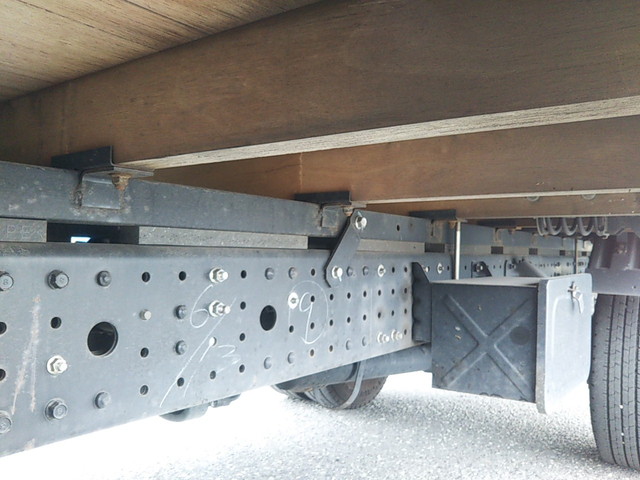 三菱ふそうキャンター平ボディ小型（2t・3t）[写真17]