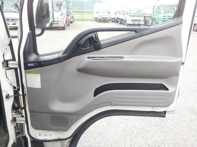 三菱ふそうキャンター平ボディ小型（2t・3t）[写真23]