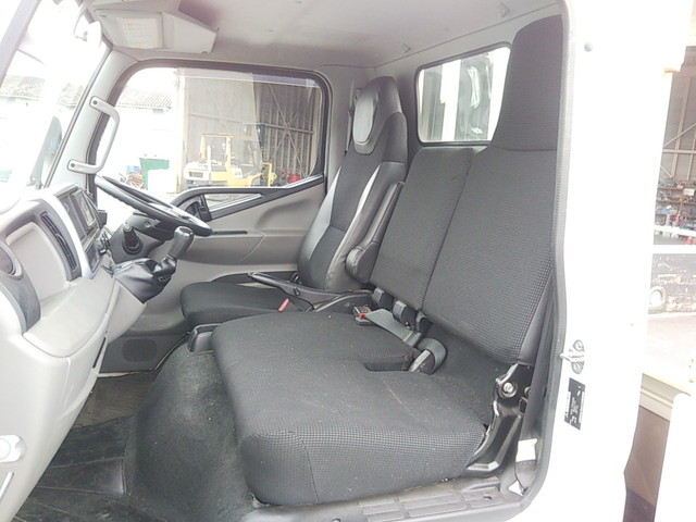 三菱ふそうキャンター平ボディ小型（2t・3t）[写真24]