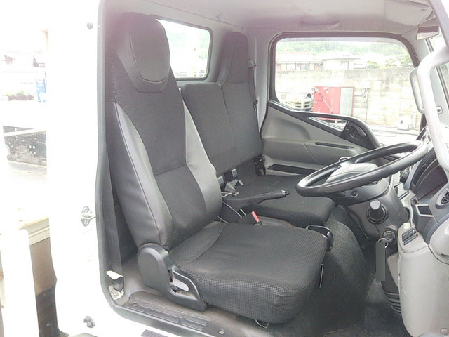 三菱ふそうキャンター平ボディ小型（2t・3t）[写真25]