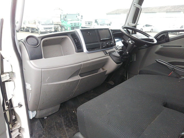 三菱ふそうキャンター平ボディ小型（2t・3t）[写真26]