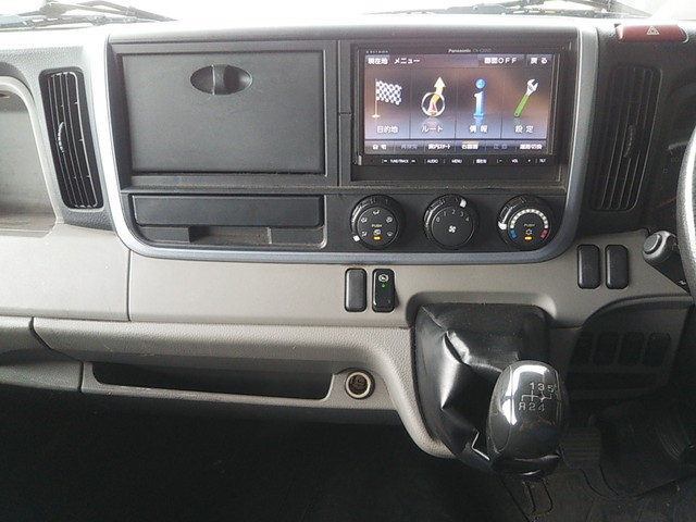 三菱ふそうキャンター平ボディ小型（2t・3t）[写真31]