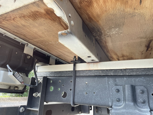 日野デュトロ平ボディ小型（2t・3t）[写真18]