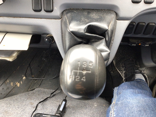 三菱ふそうキャンター平ボディ小型（2t・3t）[写真26]